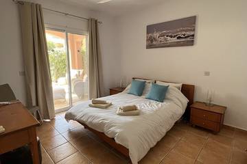 Apartment for 6 People in Paphos, South Cyprus, Photo 4