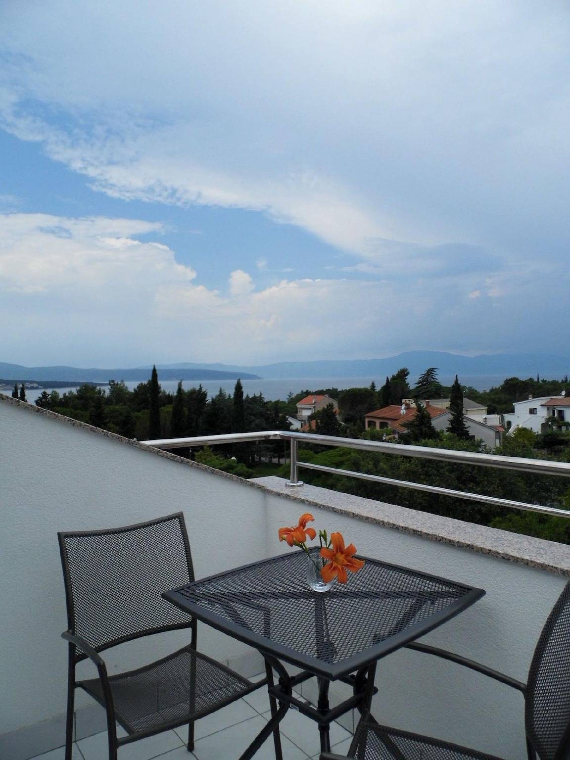 Ganze Ferienwohnung, Schöne Wohnung ideal für zwei Personen mit herrlichem Meer wiev in Malinska, Krk