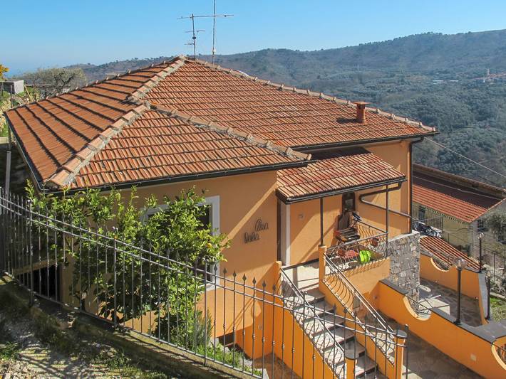 Ferienwohnung für 5 Personen, mit Balkon und Terrasse sowie Garten und Ausblick in Pietrabruna - 2