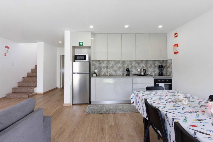 Manuelhouse – Modern Two-Story Home in Vila Nova de Gaia in Vilar de Andorinho, Porto District