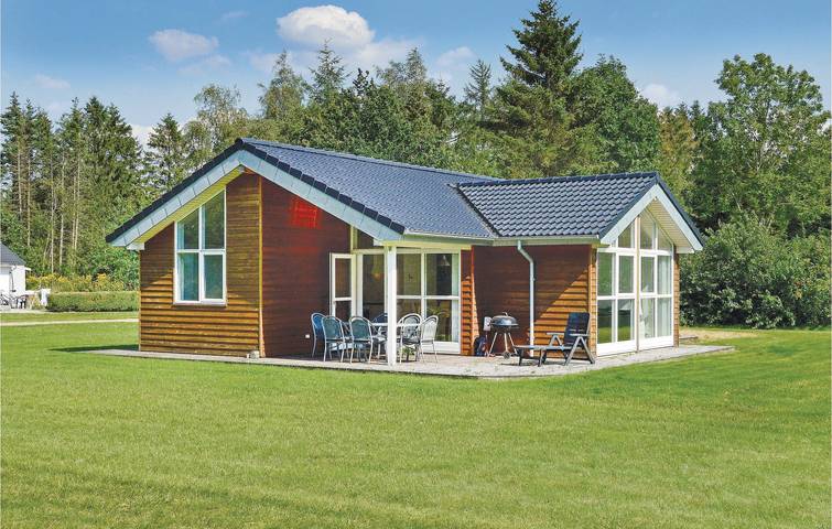 Ferienhaus für 8 Personen, mit Terrasse und Whirlpool sowie Garten in Herning