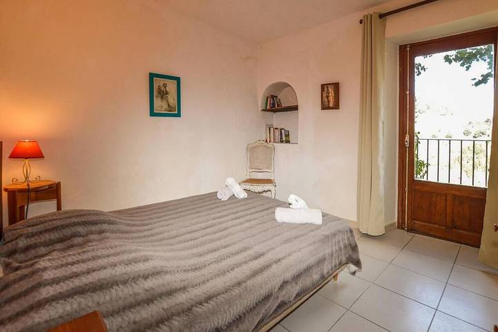 Gîte pour 4 personnes, avec balcon ainsi que piscine et jacuzzi à Carcheto-Brustico - 3