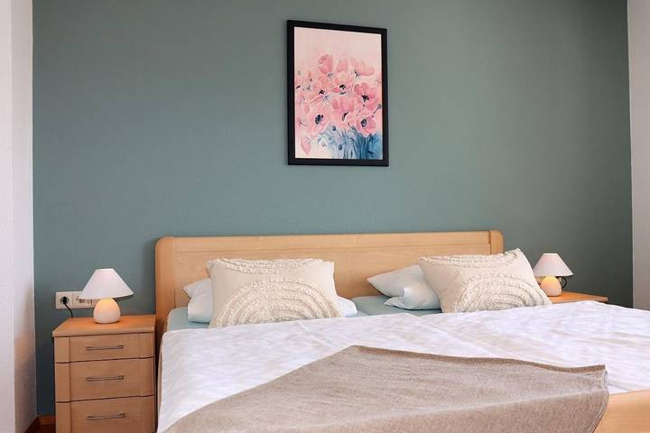 Ferienwohnung für 3 Personen, mit Balkon und Terrasse sowie Ausblick in Nagold