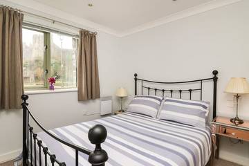 Holiday Home for 4 People in Pembroke, Pembrokeshire, Photo 2