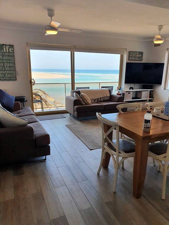 Ganze Wohnung, Spectacular Waterfront apartment. Best location in The Entrance. in The Entrance, New South Wales