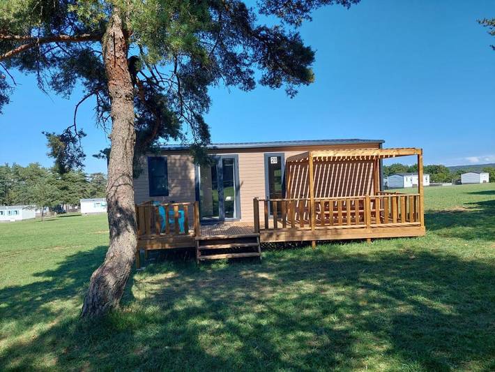 Parc de vacances pour 6 personnes, avec bassin pour enfant ainsi que piscine et terrasse à Bar-sur-Seine - 3
