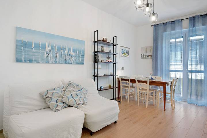 Appartamento intero, Appartamento "Bilocale Via Rimembranze 6" con Balcone e A/C in Levanto, Comune di Levanto