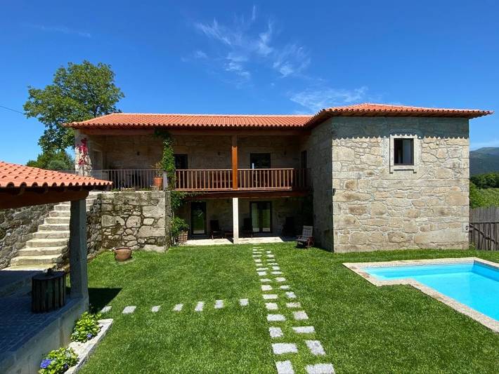 Casa rural para 6 personas, con piscina además de jardín y vistas en Amares - 4
