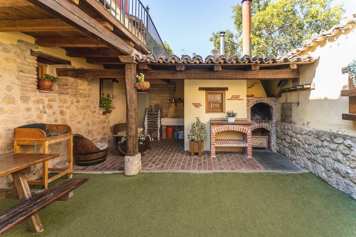 Casa rural para 16 personas, con jardín, Familias con niños en Provincia de Burgos - 2
