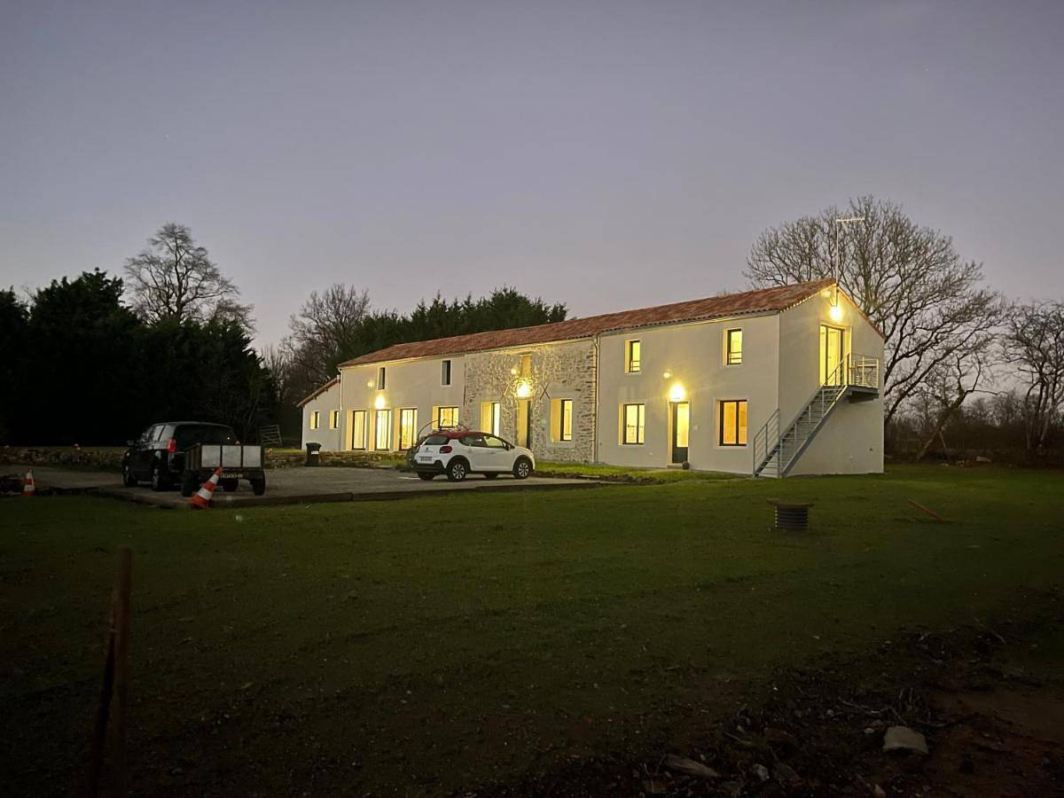 Large Double Room in La Roche-sur-Yon, Vallée de la Loire