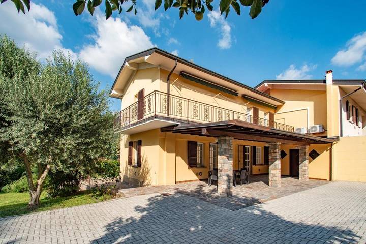 Villa voor 11 personen, with tuin and zwembad as well as uitzicht and uitzicht op het meer in Franciacorta