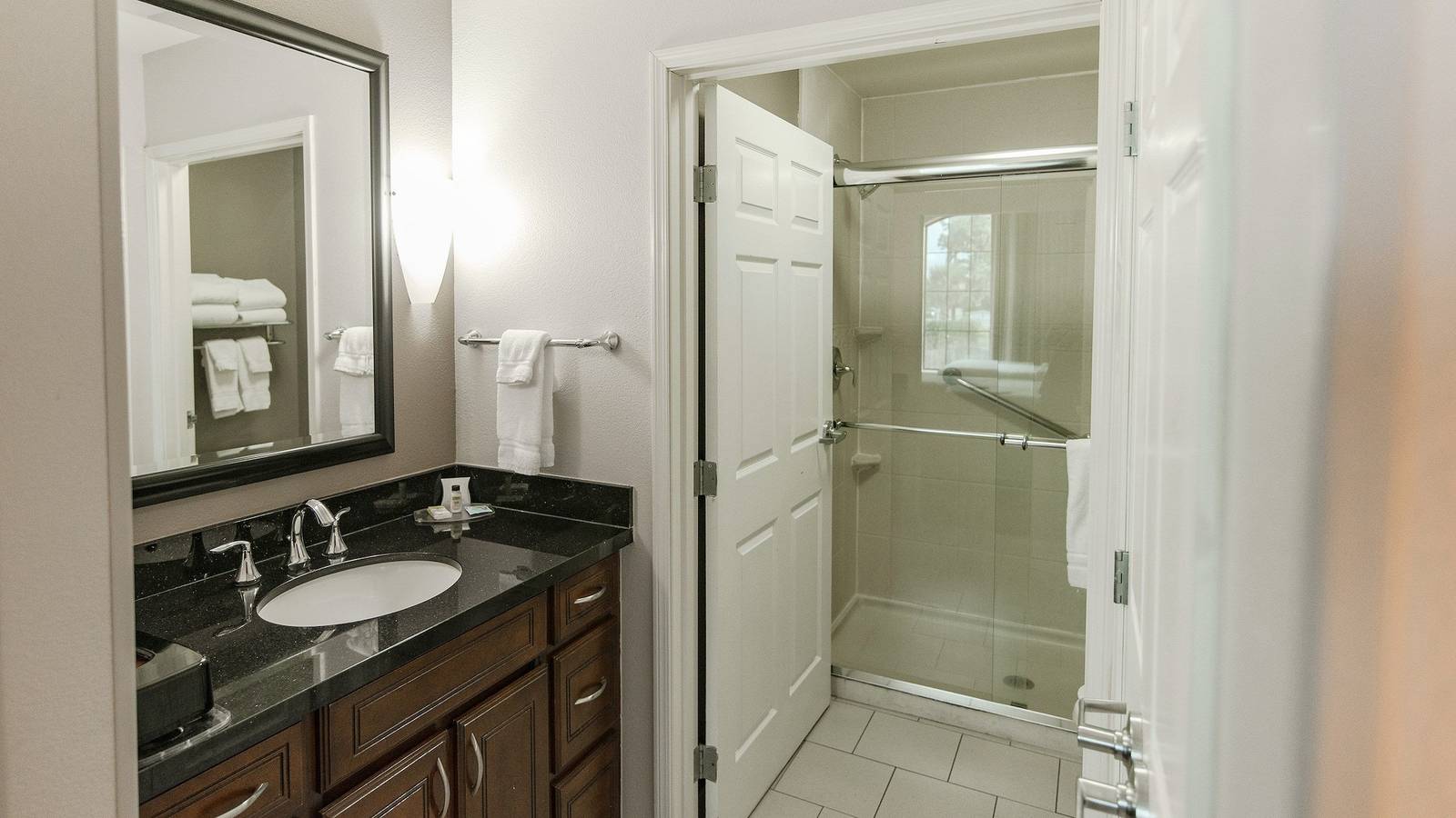Entire apartment, Staybridge Wilmington - Wrightsville Bch in Wilmington, New Hanover County