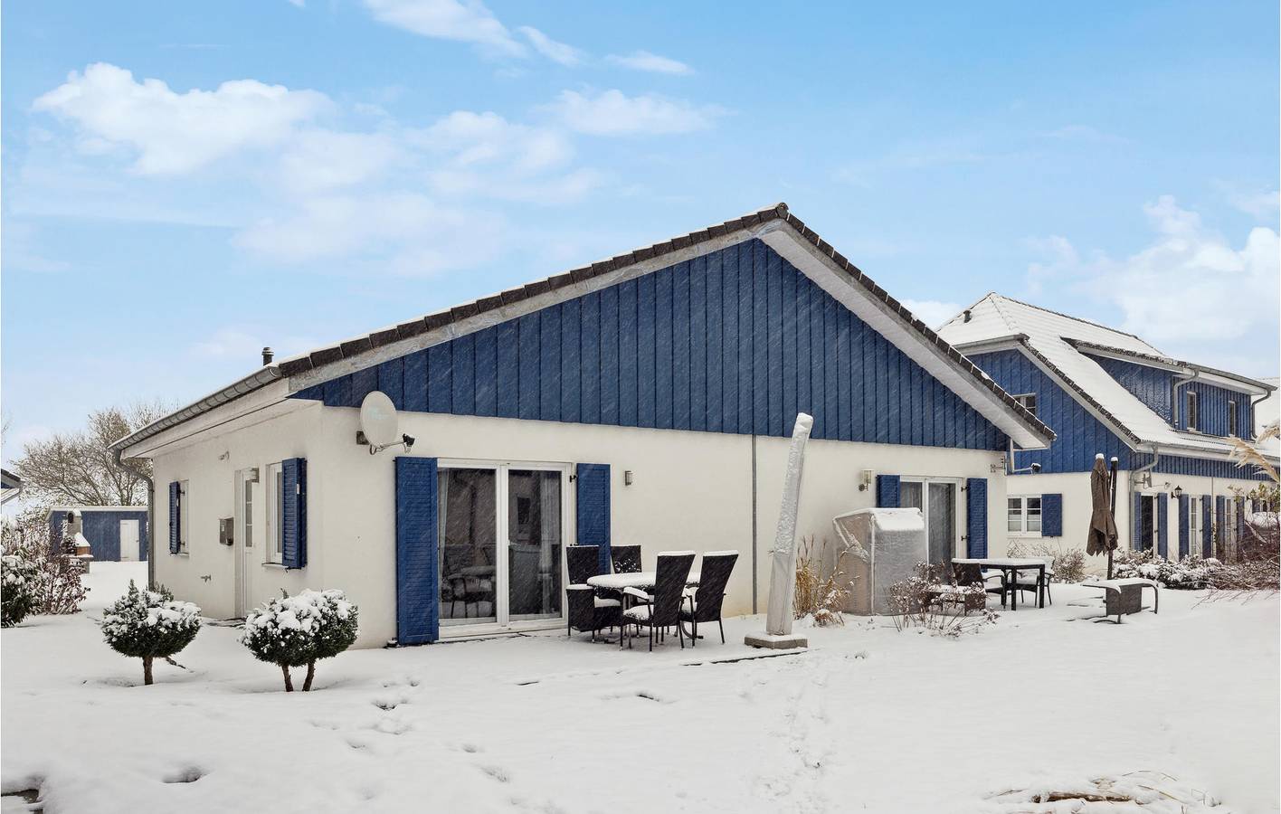 Cozy Beachside Apartment with Terrace and Parking in Altefähr, Stralsund Surroundings