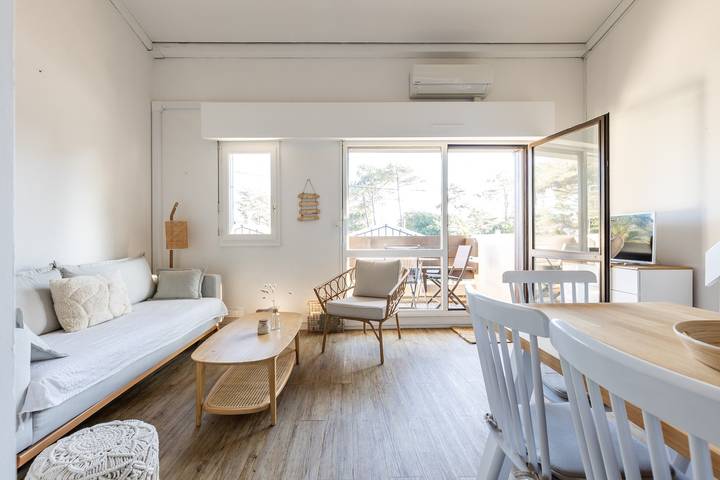 Appartement entier, Appartement climatisé au cœur du Cap Ferret – Vue lac, piscine et plages à pied – Réf. 24 in Lège-Cap-Ferret, Région d'Arcachon