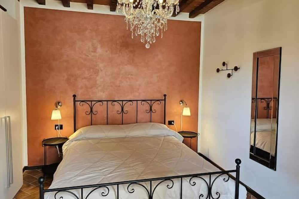 Ganze Wohnung, \"Tuscany Hill\" with swimming pool between San Gimignano and Volterra. in San Vivaldo, Florenz Provinz