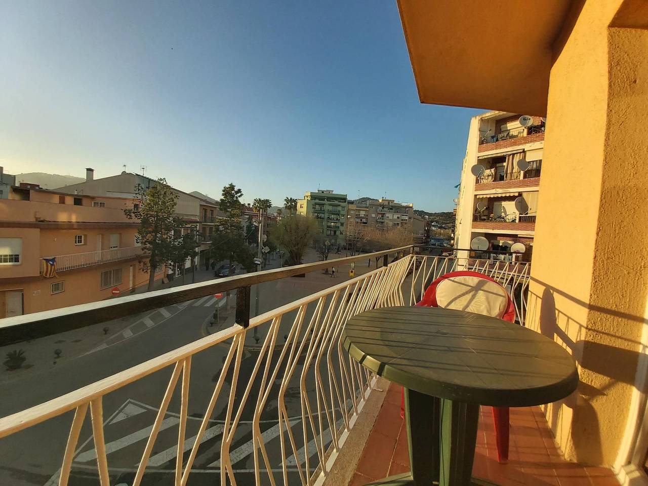 Apartamento vacacional entero, Diana Apartamento con terraza muy cerca del mar in Pineda de Mar, Costa del Maresme