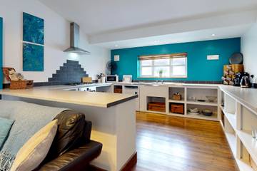 Vacation Rental for 10 Guests in Gwynedd, North-Wales, Picture 1