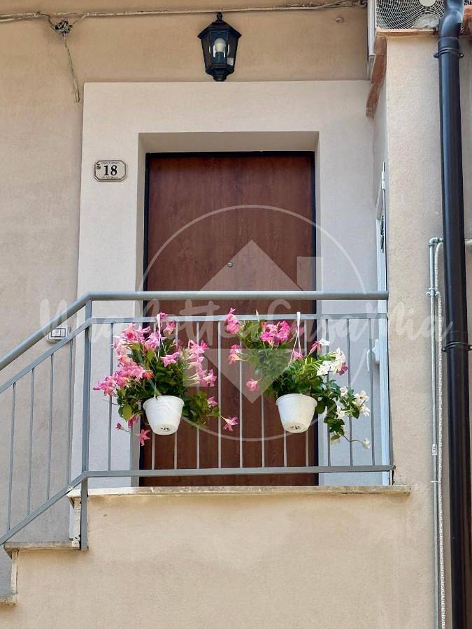 Appartamento intero, Three-Bedroom Apartment in Sacrofano, Provincia di Roma