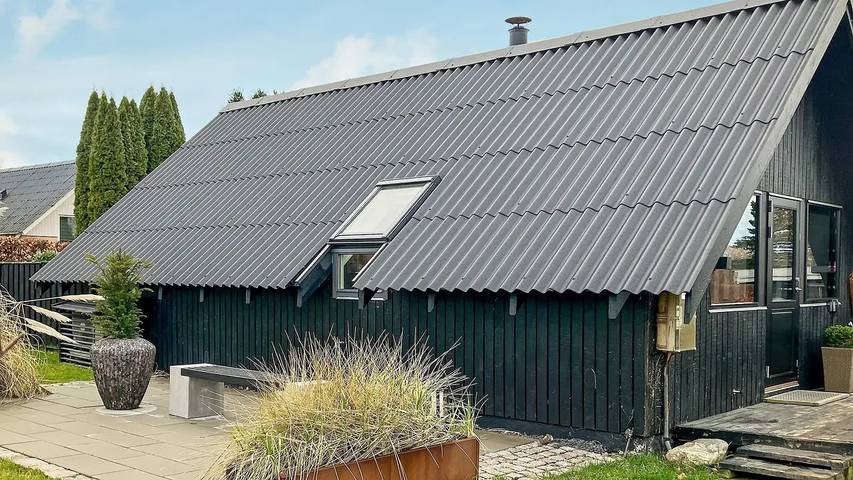Ferieudlejning for 5 personer, med terrasse i Enø