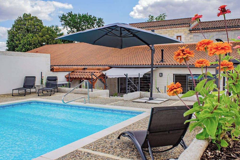 Le Chai Villa - newly renovated 6 en-suite bedrooms and heated, private pool in Thénac, Périgord Pourpre