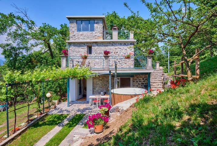 Location de vacances pour 3 personnes, avec jardin ainsi que sauna et jacuzzi à Lierna - 3