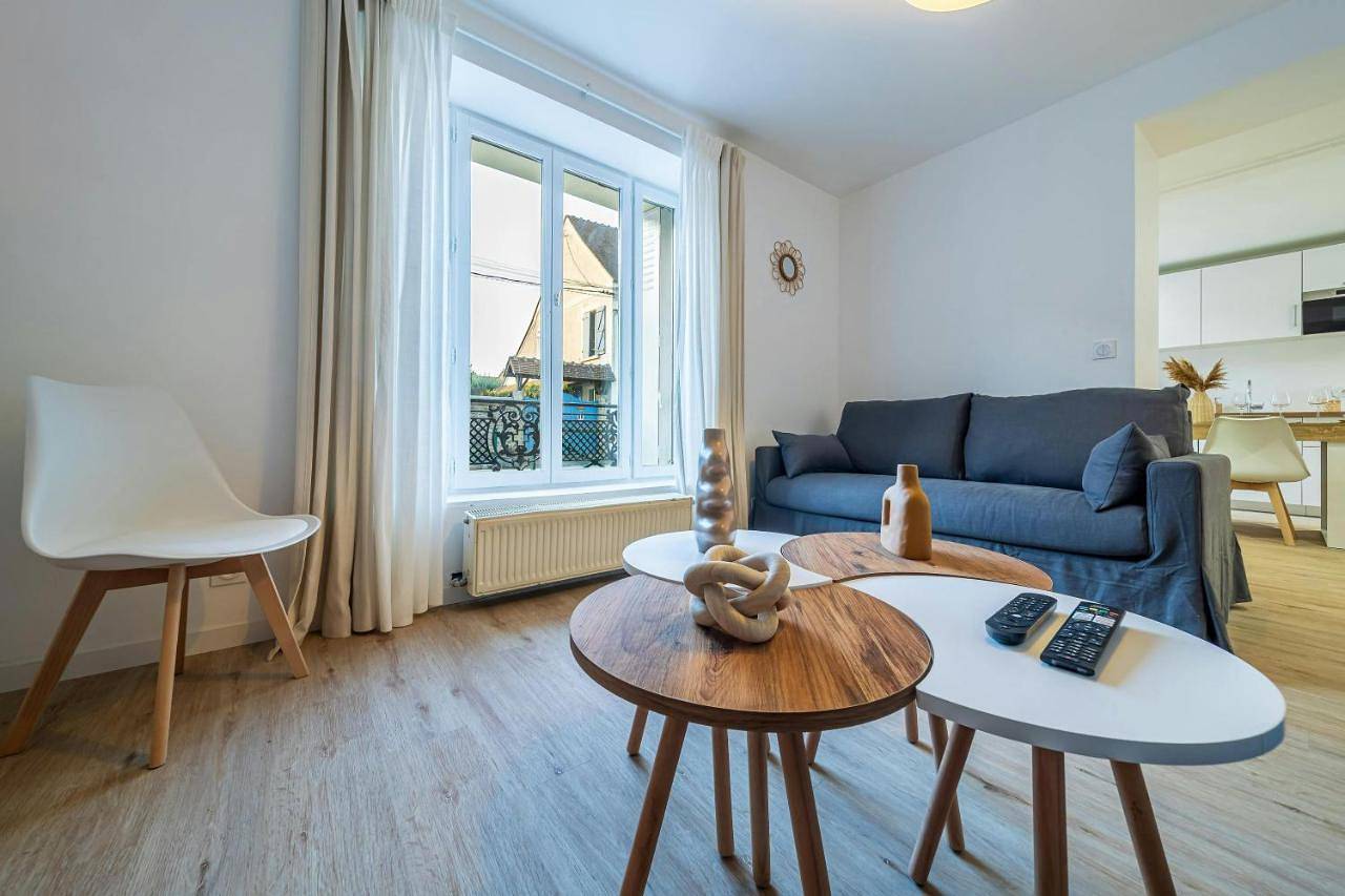 Six-Bedroom Apartment in Villeneuve-le-Comte, Seine-et-Marne
