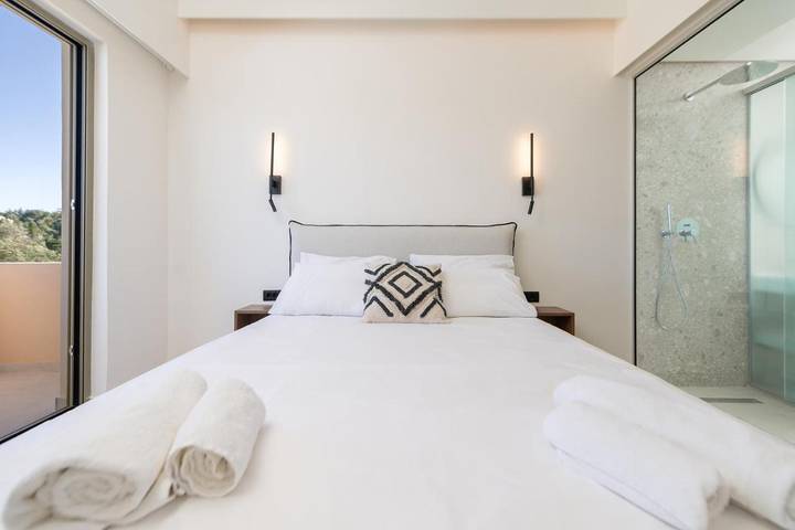 Appart’hôtel pour 2 personnes, avec bassin pour enfant et jardin ainsi que piscine et vue