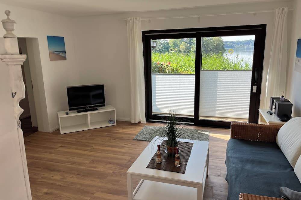 Idyllisches Ferienhaus in Timmdorf auf Seegrundstück mit eigenem Seezugang in Malente, Südliche Ostseeküste