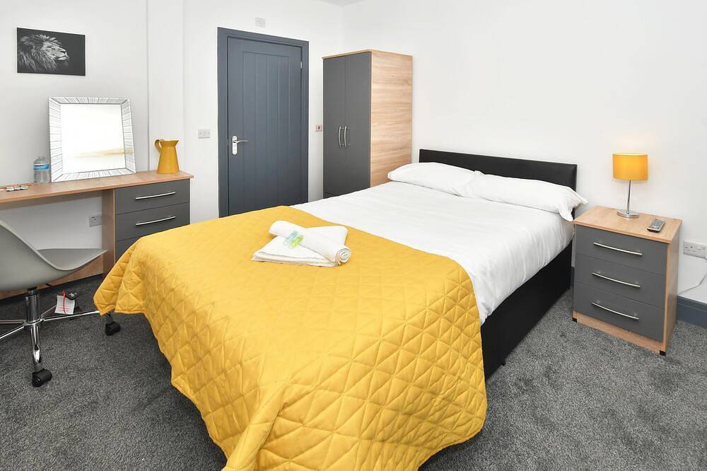 Doppelzimmer-Gemeinsames Badezimmer-with Tv in Crewe, Cheshire East