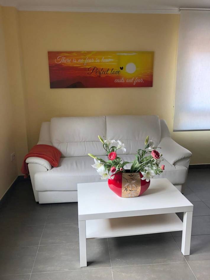 Apartamento de vacaciones para 6 personas, con vistas además de piscina y jardín - 1