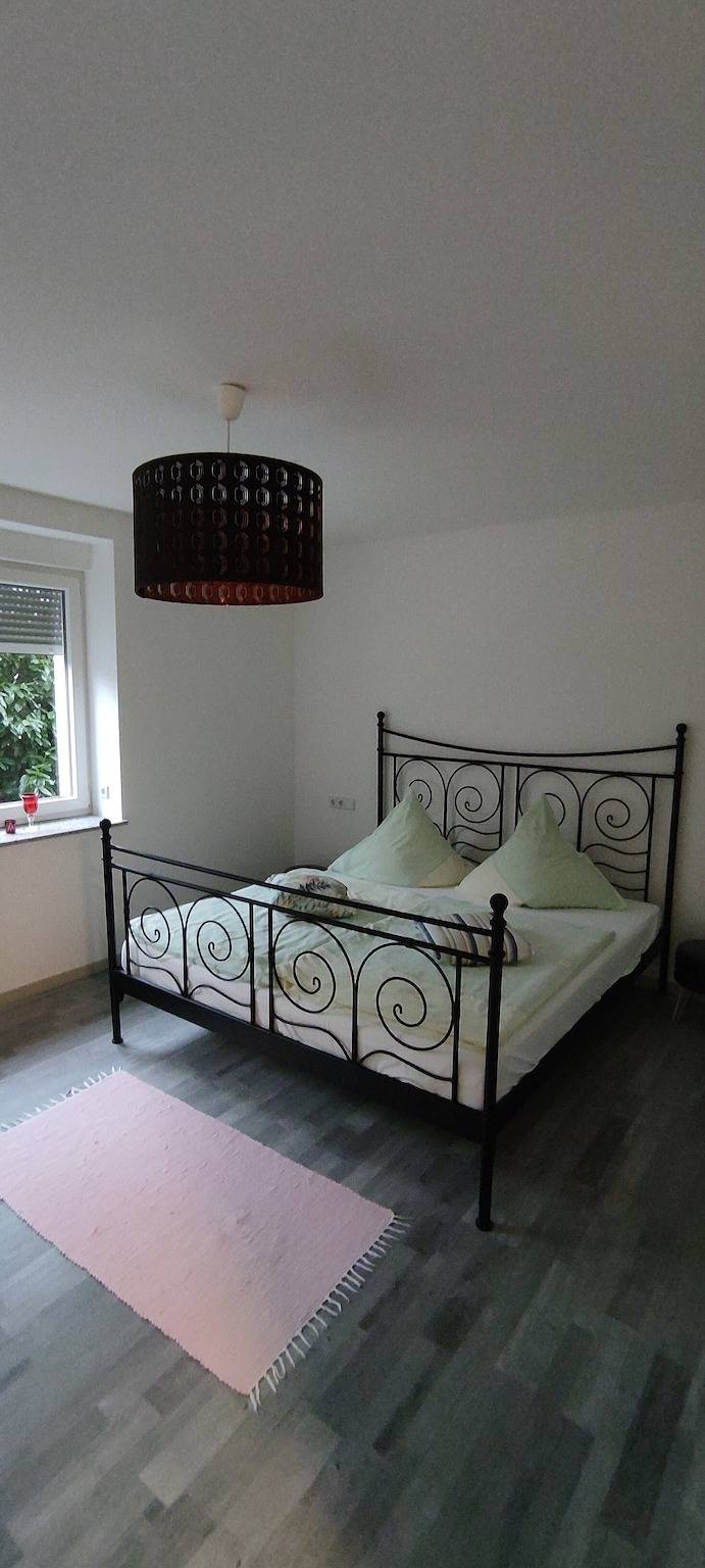 Apartamento entero, Apartamento 'Ferienwohnung Seeglück' con terraza privada y jardín privado in Lauchhammer, Naturpark niederlausitzer heidelandschaft (Brandenburg)