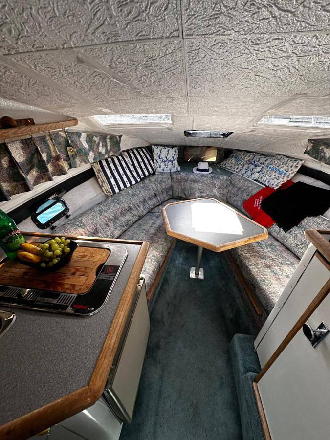 Boot für 3 Personen, mit Terrasse und Garten sowie Sauna und Ausblick in Montenegro