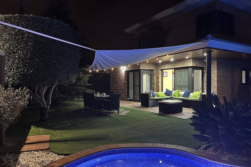 Washingtonia Villa near Sitges in Canyelles (Barcelona), Garraf