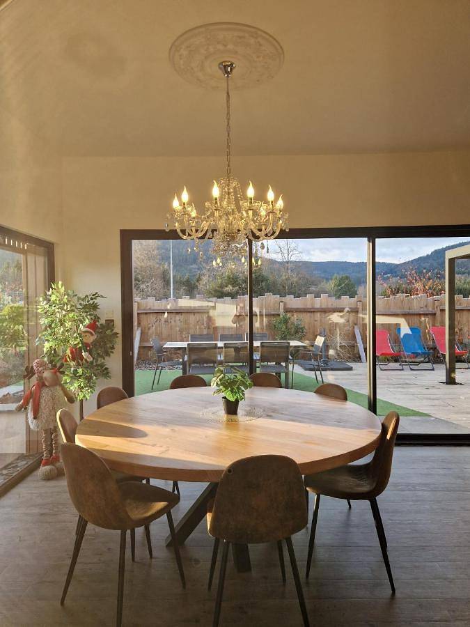 Location de vacances pour 8 personnes, avec sauna et jacuzzi ainsi que piscine et jardin, animaux acceptés à Le Syndicat - 2