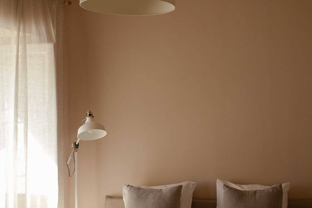 Cozy 2 Br House w/ Patio in Azenhas do Mar in Azenhas do Mar, Costa de Lisboa
