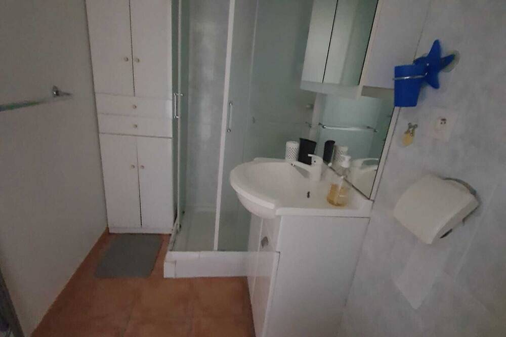 Entire apartment, 4-seater apartment 300m from the Boucanet beach in Le Grau-du-Roi, Côte d'Améthyste