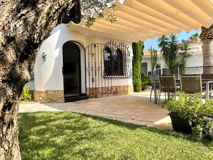 Chalet para 6 personas, con Jacuzzi y Terraza además de Jardín y Piscina en Safor