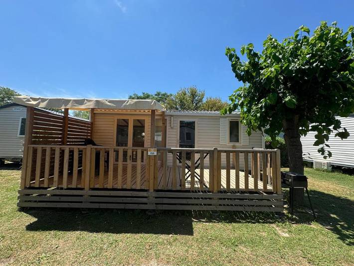 Tente pour 6 personnes, avec terrasse ainsi que vue et piscine, animaux acceptés dans les Pyrénées-Orientales