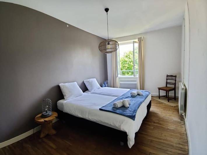 Location de vacances pour 12 personnes, avec jardin ainsi que vue et piscine, animaux acceptés à Treignac - 4