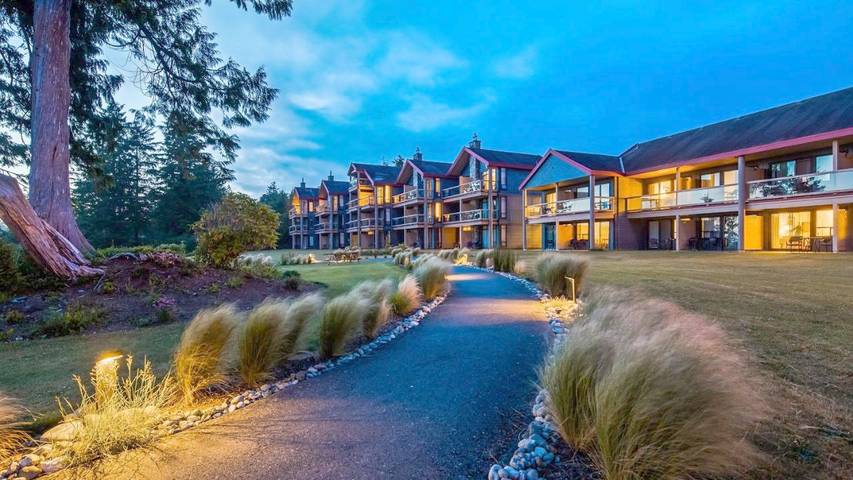 Hotel voor 4 personen, with sauna and whirlpool as well as tuin in Tofino