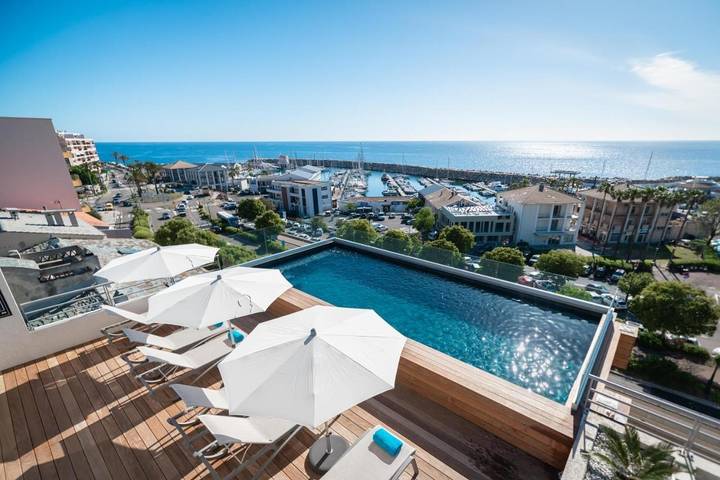 Hôtel pour 2 personnes, avec Terrasse ainsi que Piscine et Vue dans Port Toga
