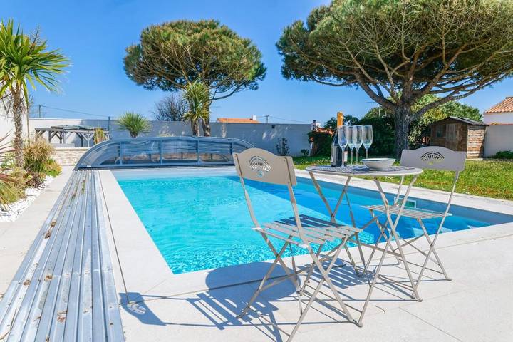 Villa pour 8 personnes, avec jardin ainsi que piscine et terrasse