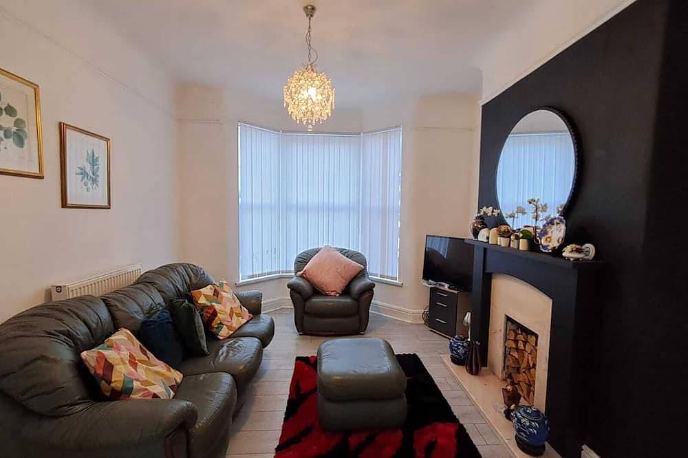 Entire apartment, “A spacious and beautiful three-bedroom house.” in Liverpool, Merseyside