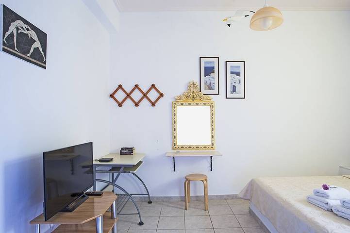Location de vacances pour 5 personnes, avec piscine ainsi que balcon et jardin à Perissa - 4