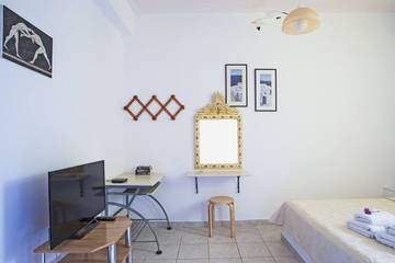 Bed And Breakfast for 5 People in Perissa, Santorini, Photo 3