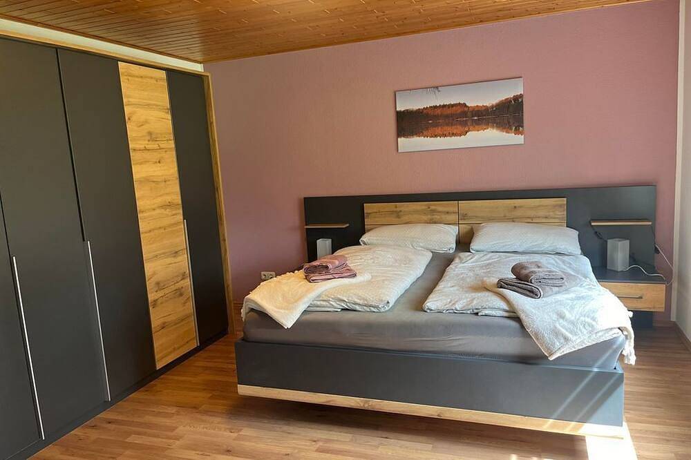 Ganze Wohnung, Ferienwohnung Eifelliebe Gillenfeld - 4-Bett-Ferienwohnung mit Bad/Wc, bis 6 in Gillenfeld, Vulkaneifel