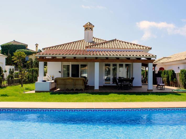 Villa voor 8 personen, met Terras en Zwembad in Roche