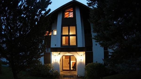 Ganze Ferienwohnung, Heidi Holiday - Grand Maisonette-Attica - 5.5-Zimmerwohnung in Jenins, Bündner Herrschaft