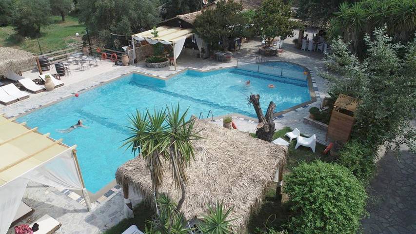 Appart’hôtel pour 2 personnes, avec Balcon et Terrasse ainsi que Jardin et Piscine