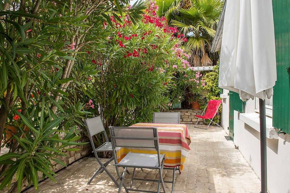Angenehmer, ruhiger Pavillon im Garten der Besitzer in Le Bois-Plage-en-Ré, Ile de Re